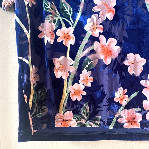 🆕 Zara • blue & pink floral print velvet short sleeve blouse top - Picture 6 of 16